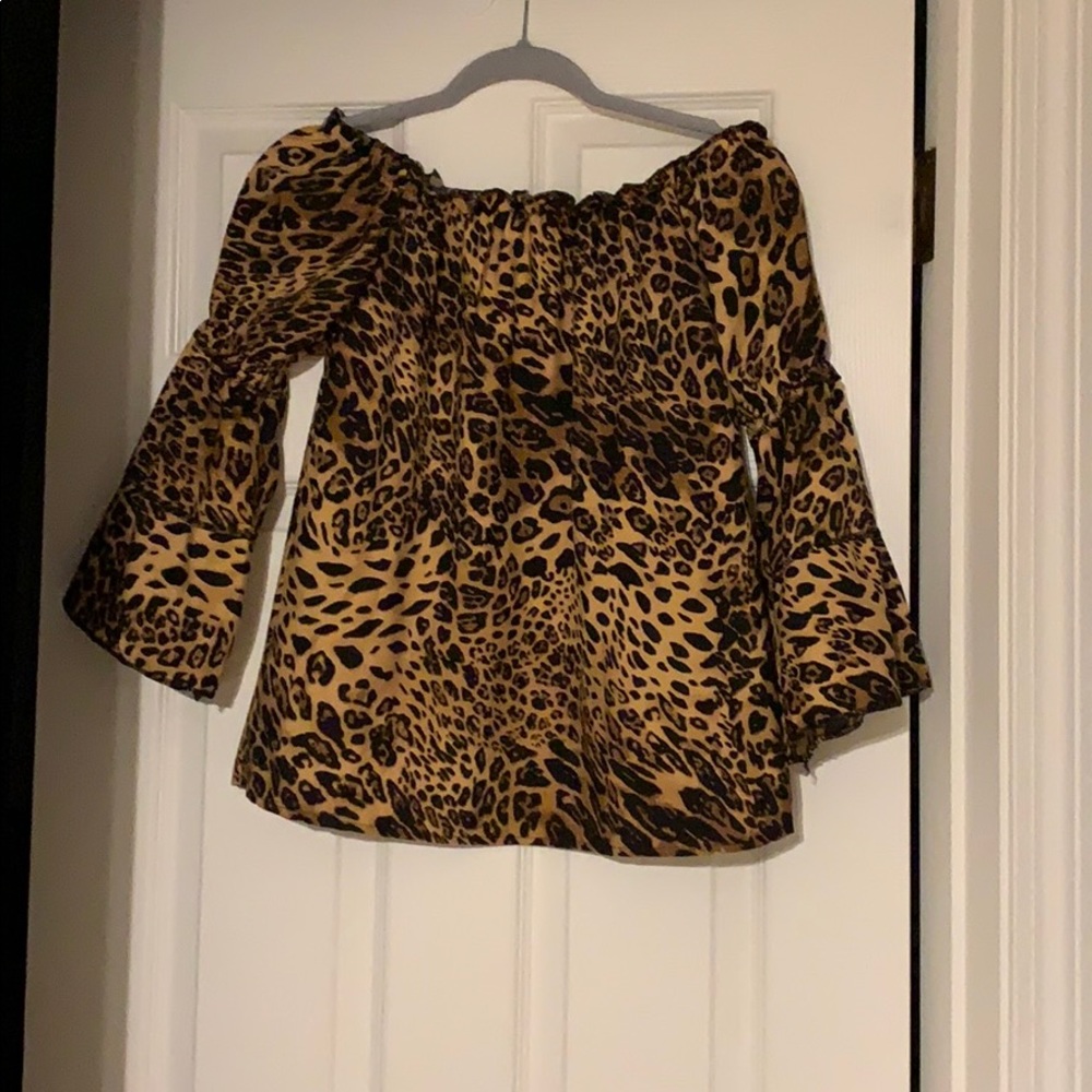 😍off the shoulder animal print top😍